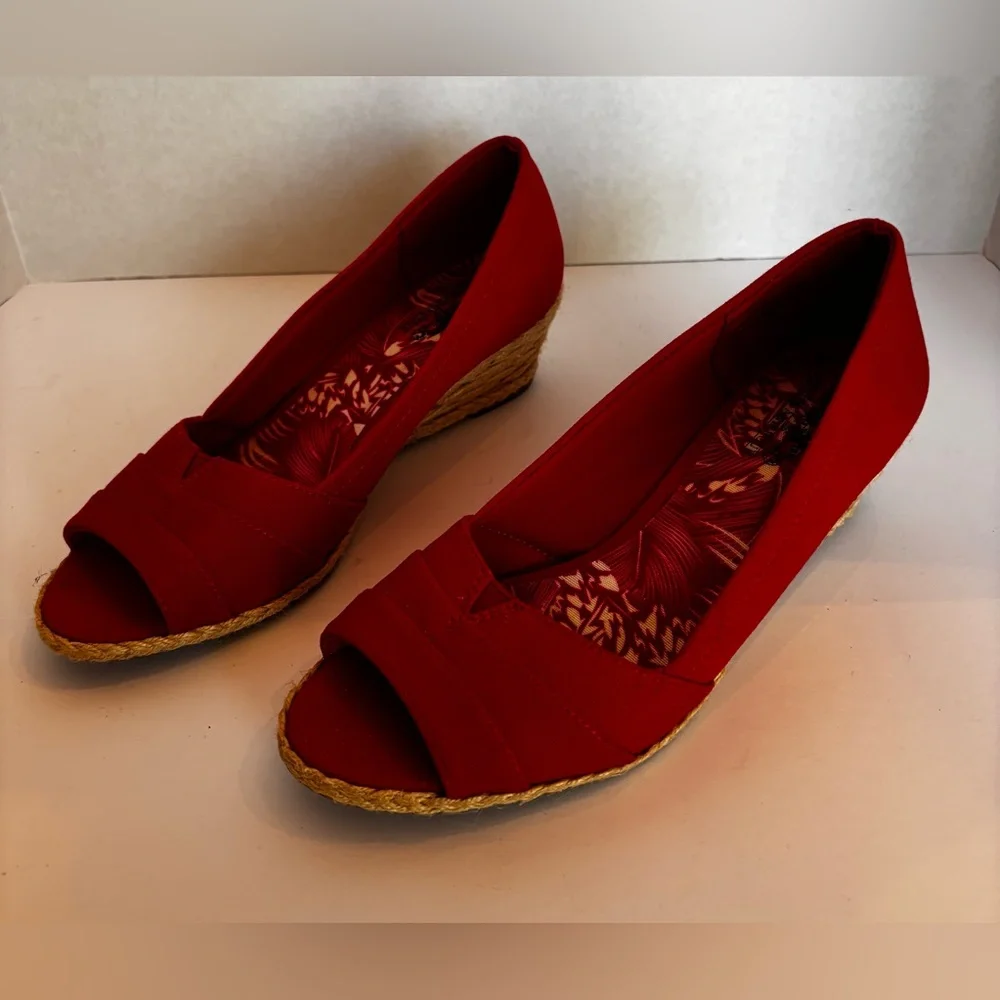 Coach and Four Red Peep Toe Wedge Espadrille Women's Size 7